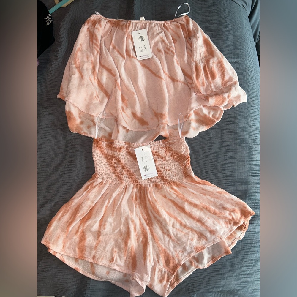 Flowy shorts and tube top set **** BRAND NEW tags attached *** 🧡